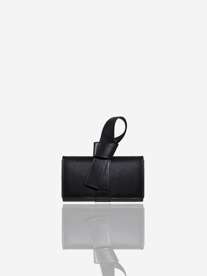 LACRIMA black